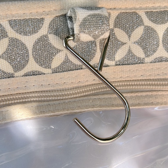 Audrey and Lewis Travel Toiletry Cosmetics Bag with Hook to Hang Silver Sparkles - Picture 7 of 7